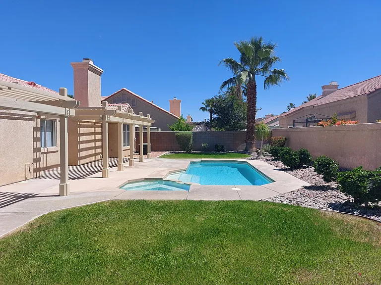 79315 Desert Wind Ct — Photo 2