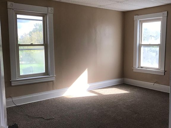 3rd image of 1631 Manhattan Ave