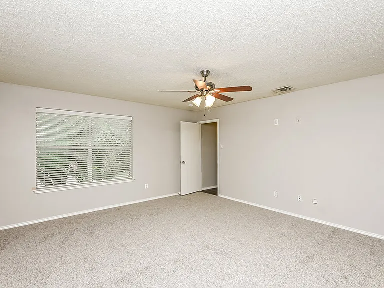 949 Canary Dr — Photo 9