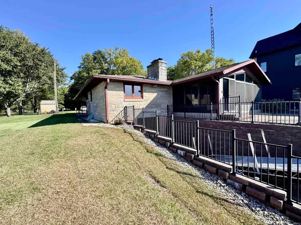 2922 Country Club Dr S, Rochester, IN 46975