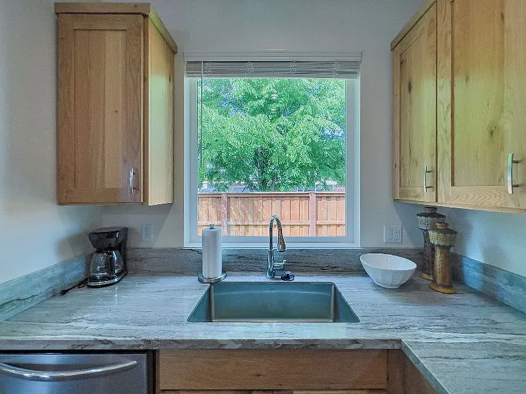 595 Silver Ln — Photo 22
