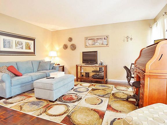 4th image of 1115 Pine Cir
