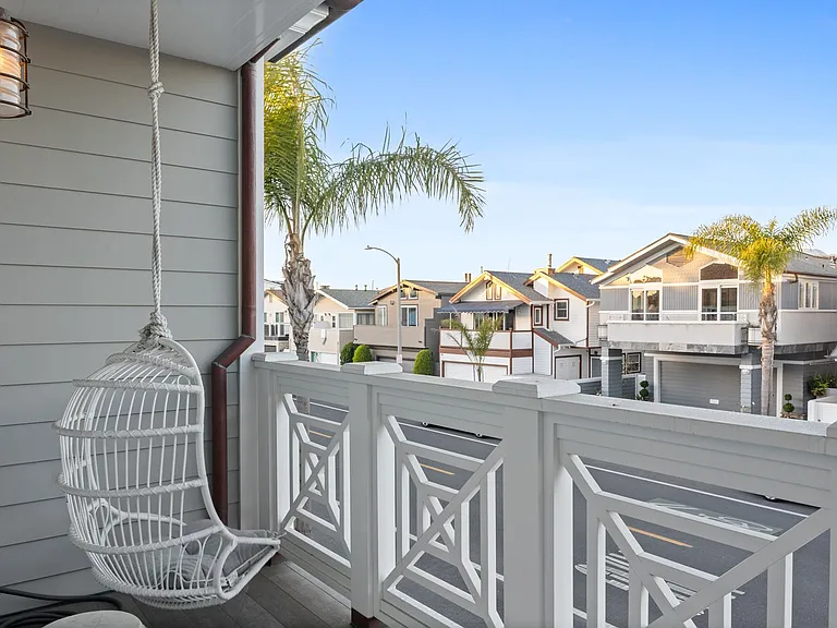 1215 E Balboa Blvd — Photo 36