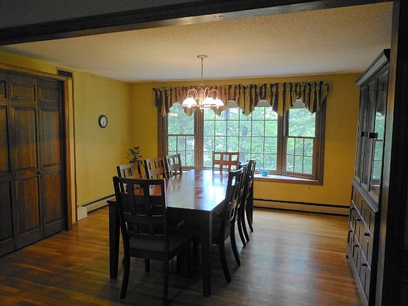 4th image of 99 Chappell Dr