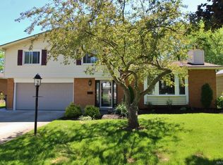 79 Redwood Ter, Williamsville, NY 14221