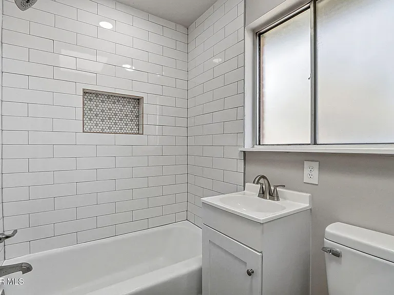 5704 Sage Ct — Photo 24