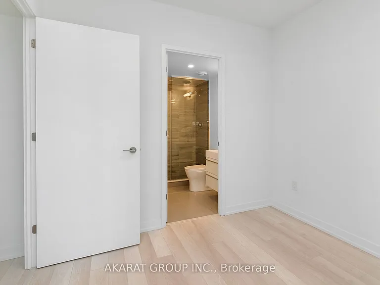 39 Roehampton Ave #2407 — Photo 20