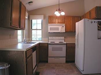 4th image of 221 Village Lake Dr