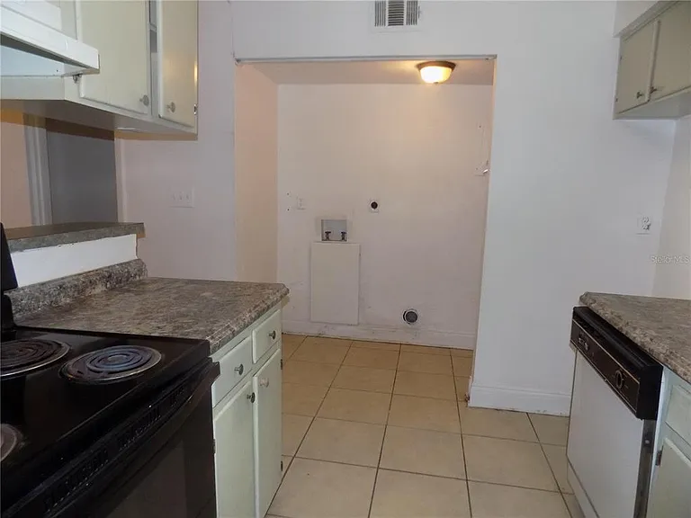 713 SW 69th St — Photo 13