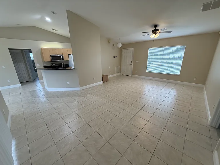 3561 SW San Benito St — Photo 13