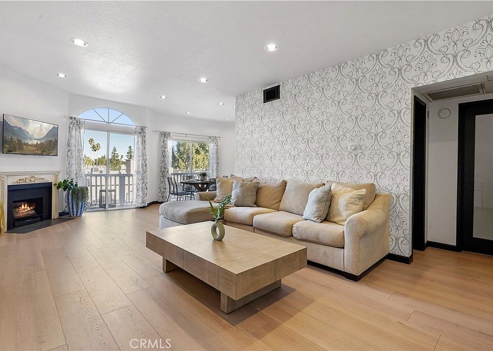 1st image of 5135 Zelzah Ave APT 307