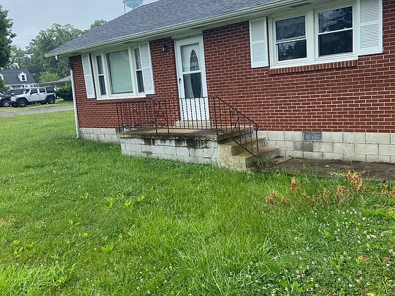 3rd image of 109 Thompson St