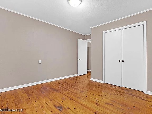 5th image of 321 Panola Ave