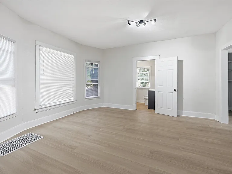 4029 Kingsbury Ave — Photo 8