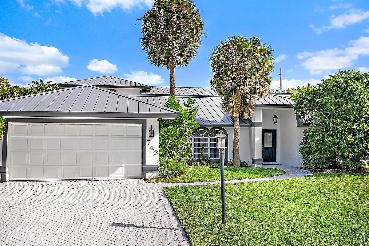 Building Photo - 542 N Cypress Dr