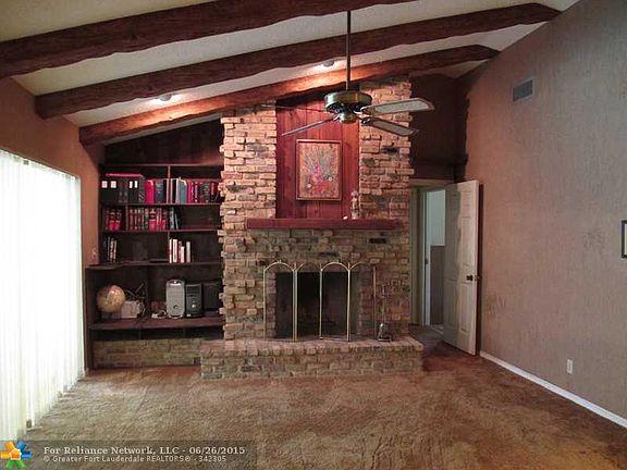 4th image of 208 NW 93rd Ave
