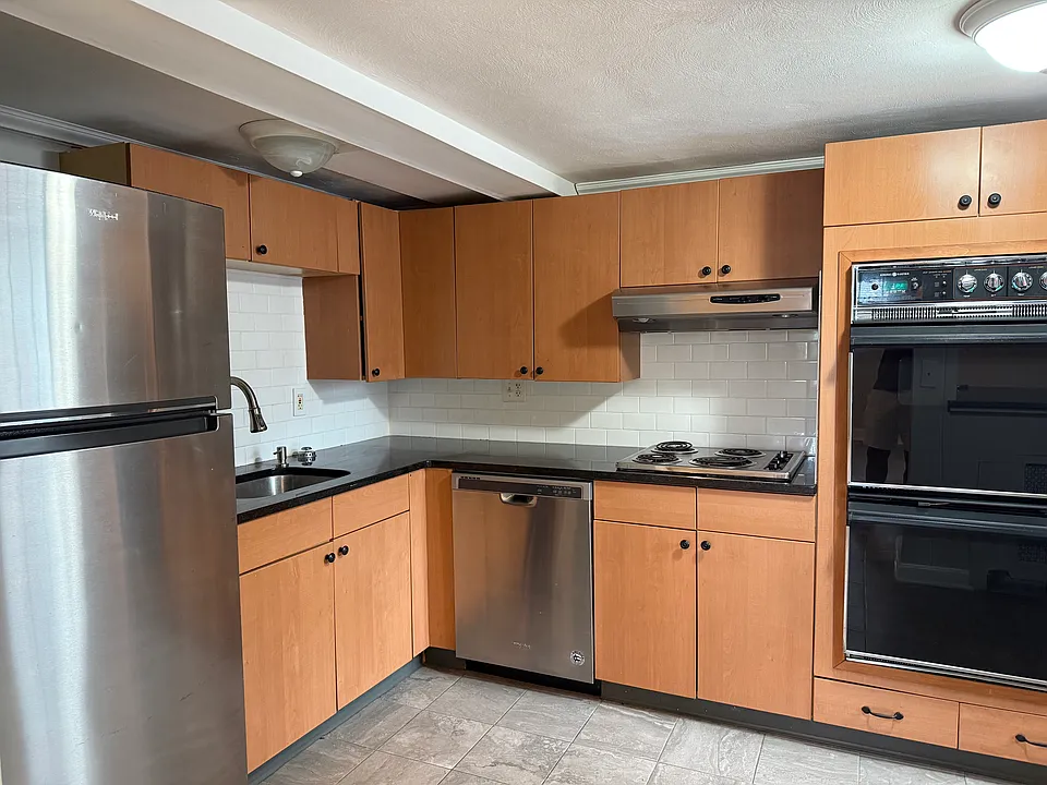 264 Main St #4