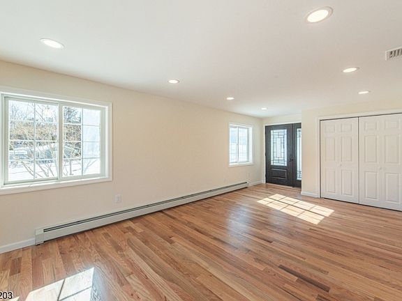 5th image of 502 Otterhole Rd