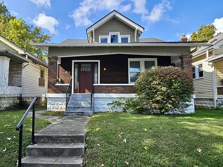 832 Hazel St — Photo 1