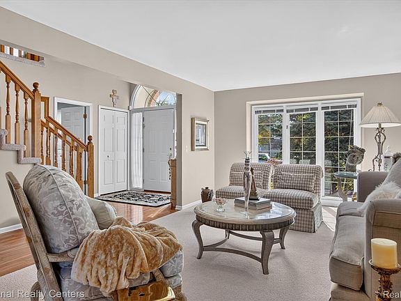 3rd image of 47708 Royal Pointe Dr
