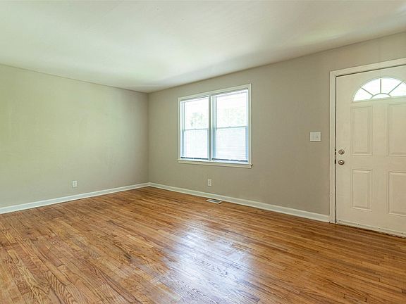 5th image of 226 Bluff Dr