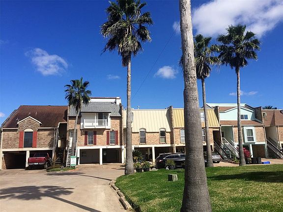 Very Private Kingston Harbor With Six Townhouses