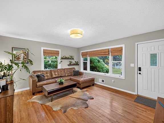 4th image of 2117 18 1/2 St NW
