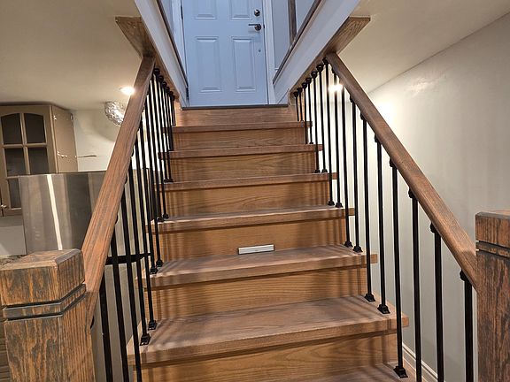 3rd image of 252 Hickory Cir #Basement