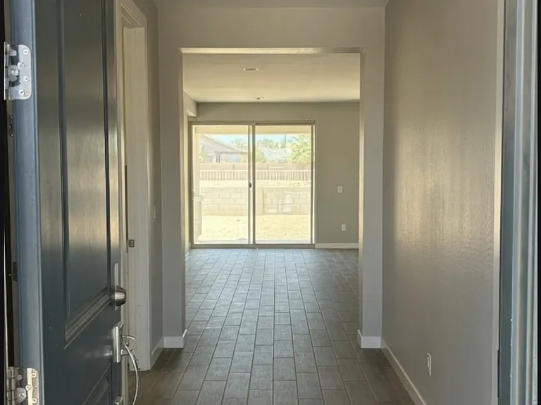 1376 E Avenida Isabela — Photo 3