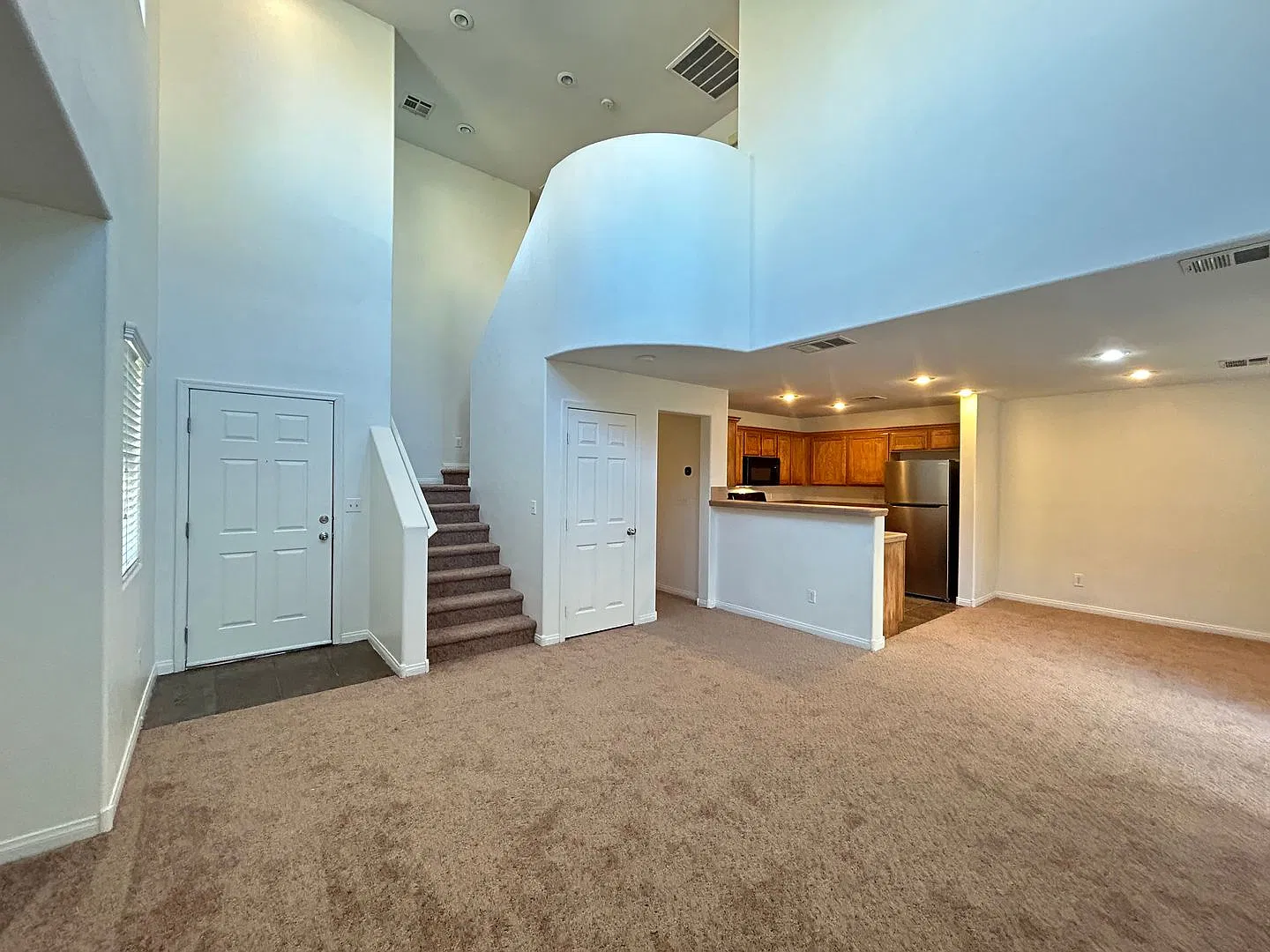 Cozy 3-Bedroom Home in Silverado Ranch! — Photo 2