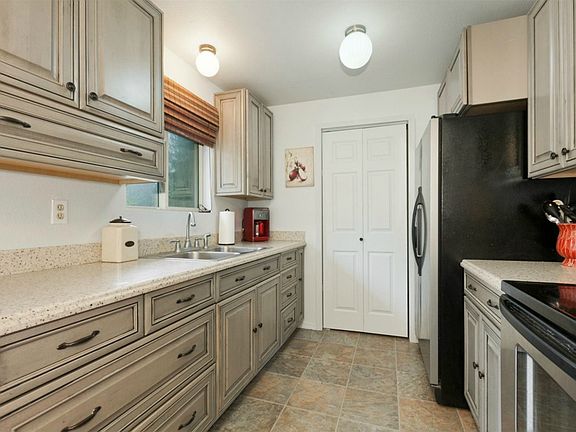 5th image of 1815 114th Dr SE