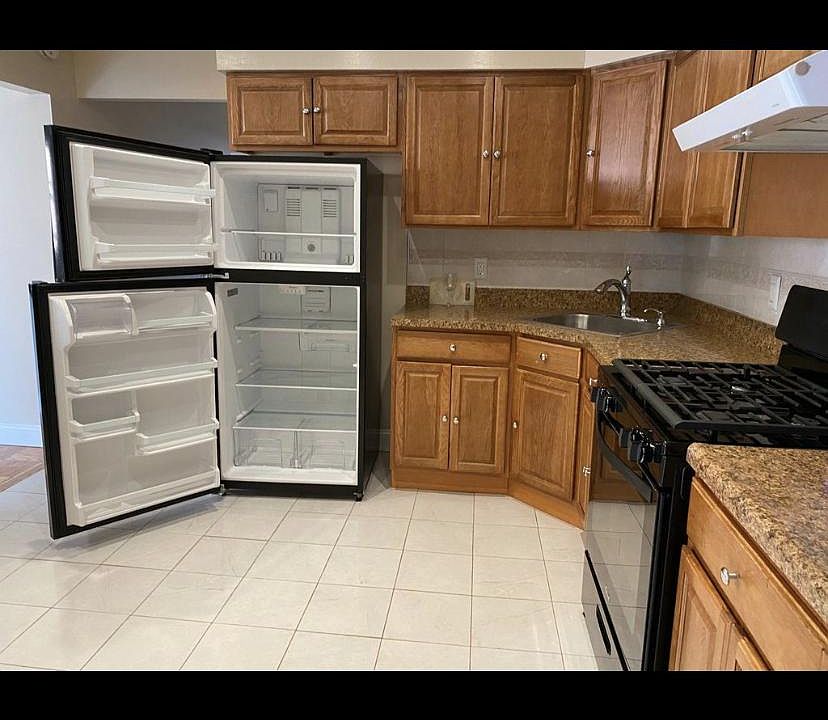 1st image of 920 Throggmorton Ave #2