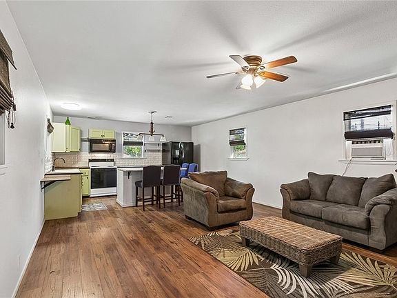 3rd image of 541 Mathew St