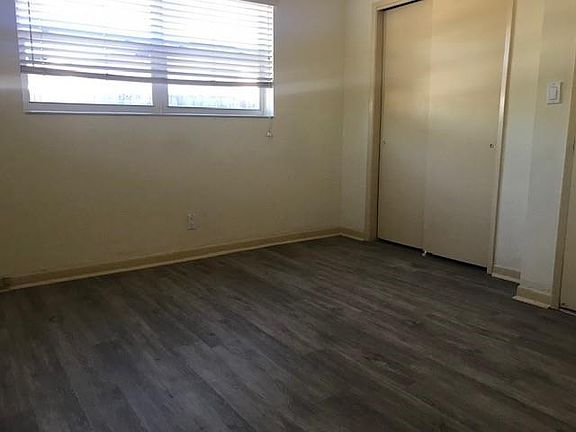5th image of 310 SE 6th Ct
