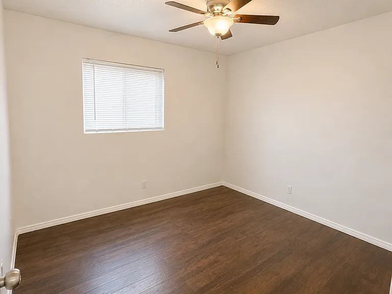 5918 Cerritos Ave — Photo 8