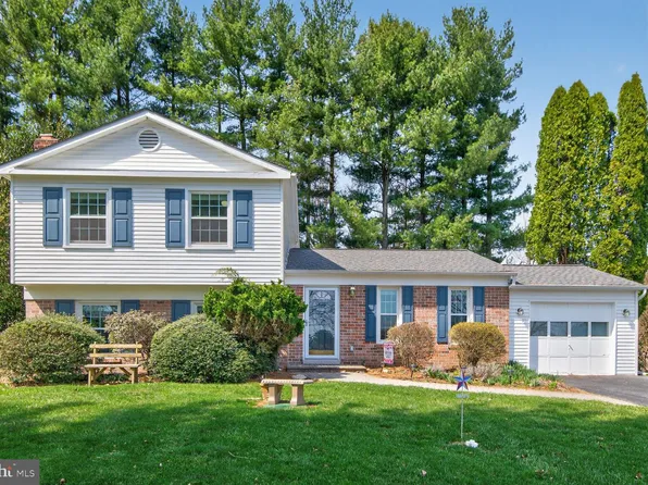 5382 Viewpoint Ct, Sykesville, MD 21784