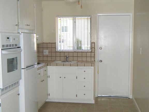 3rd image of 260 Mariposa Ave APT 17