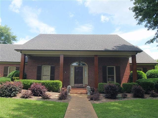 1st image of 107 Oak Hollow Dr