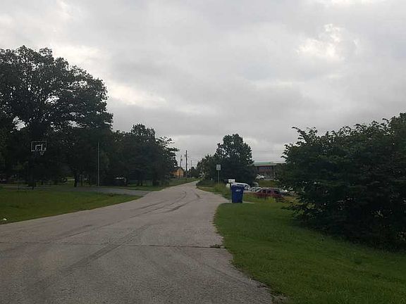 4th image of 272 Plaza Dr