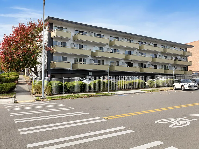 Baycrest Apartments — Photo 42