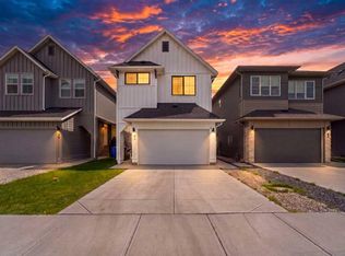 84 S Copperhead Grv SE, Calgary, AB T2Z5H2