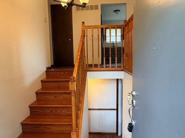 2312 SW Keystone Dr, Blue Springs, MO 64014