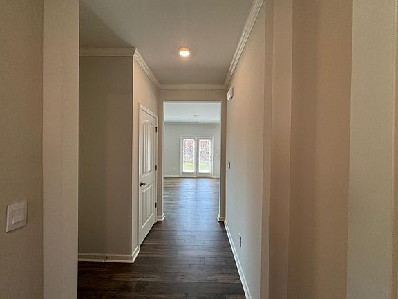 4th image of 319 Belmont Dr