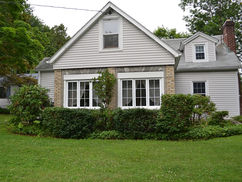 1st image of 131 Oak Cir