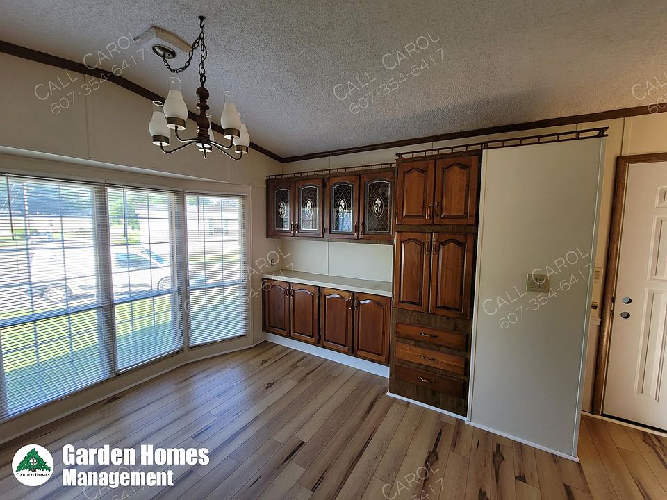 1st image of 63 Sunnyfield Dr E