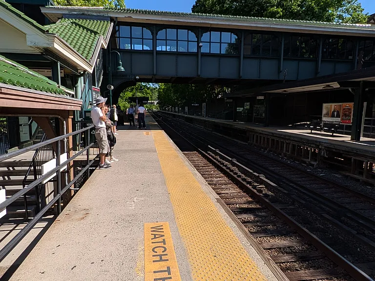 Scarsdale Metro North train station