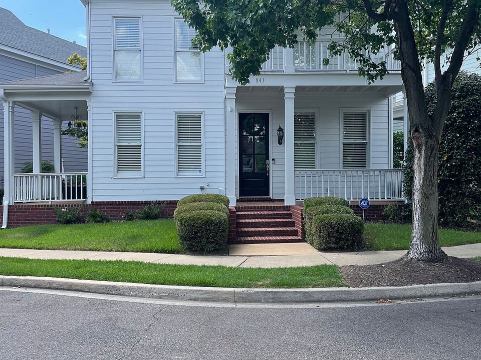 Front view of home