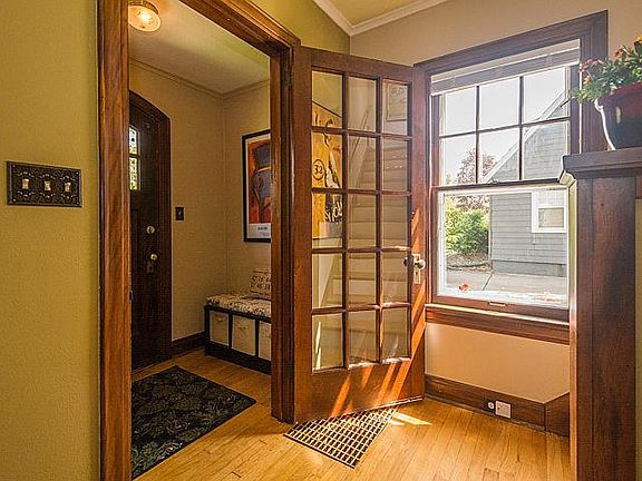 5th image of 300 Burwood Ave
