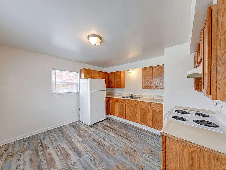 Lawrence Glen Apartments — Photo 8
