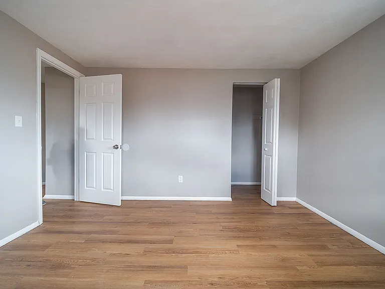 1401 Lockbourne Rd — Photo 2